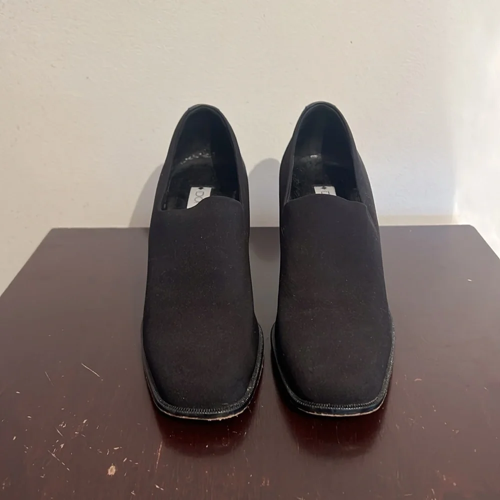 Donald J. Pliner The Chelsie Pump Heels in Black, size 7.5